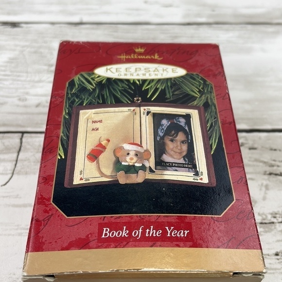 HALLMARK 1997 BOOK of the YEAR CHRISTMAS ORNAMENT VINTAGE - Picture 4 of 5